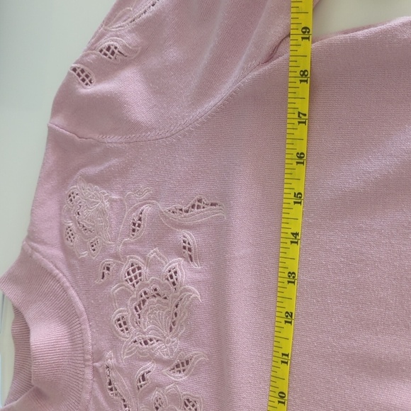 Laura Mock Neck Pink Floral Cut Out Embroidered Sweater - Size L Good Condition - Picture 4 of 5